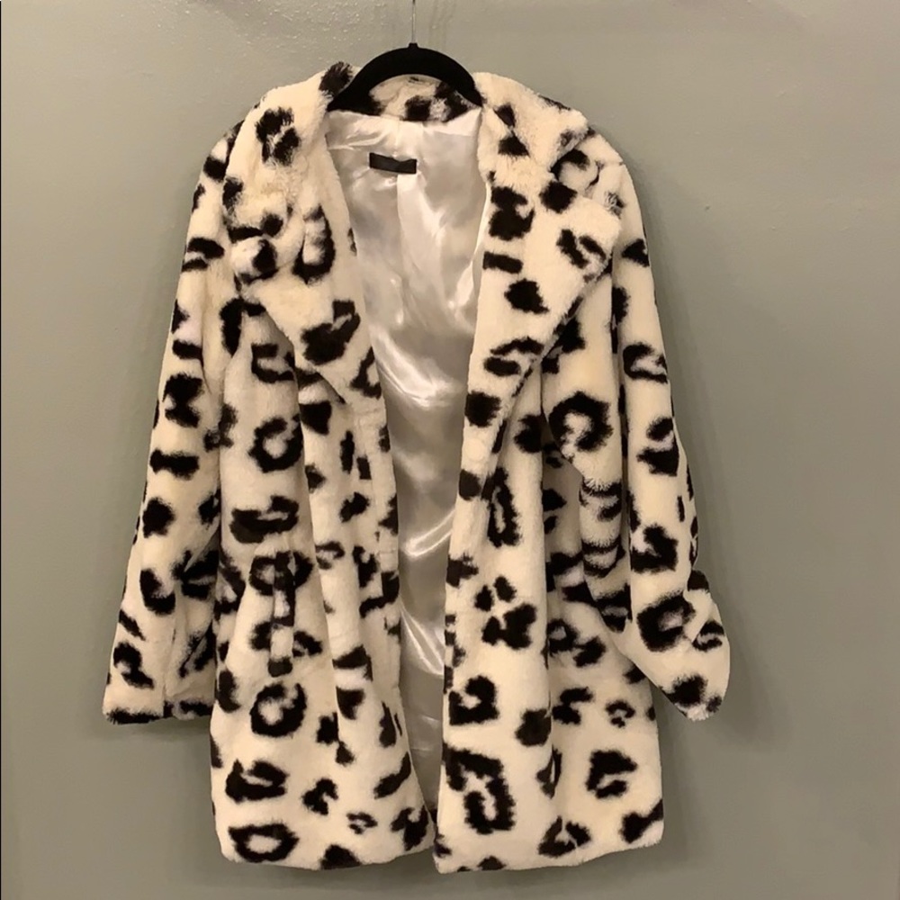 Janice Apparel White Leopard Coat